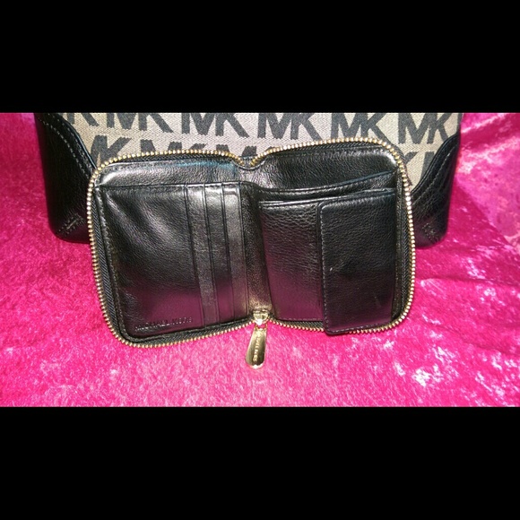 ⚡SALE⚡Michael kors purse and matching wallet! - Picture 2 of 4