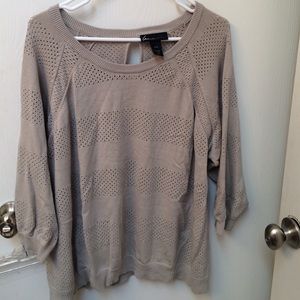 Eyelet cream short sleeve sweater.