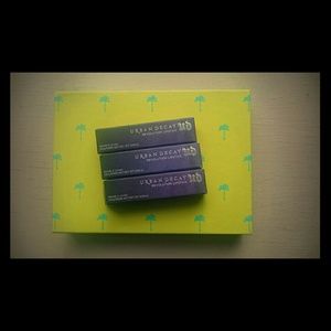 Urban Decay Revolution Lipstick Brand New