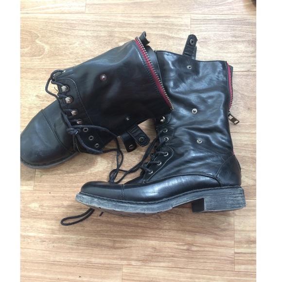 Black clip down boots