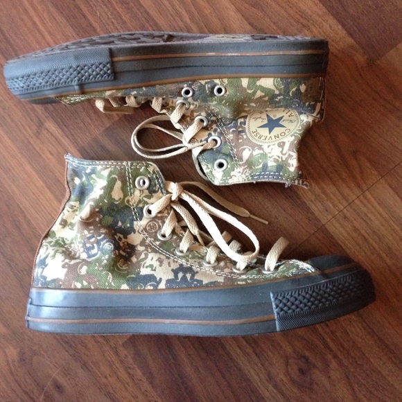 Converse Shoes - Converse high tops BRAND NEW