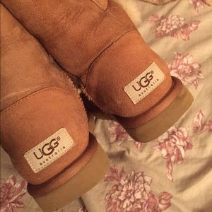 Bailey Button Uggs
