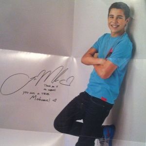 I am selling a Austin Mahone poster and a JB CD.