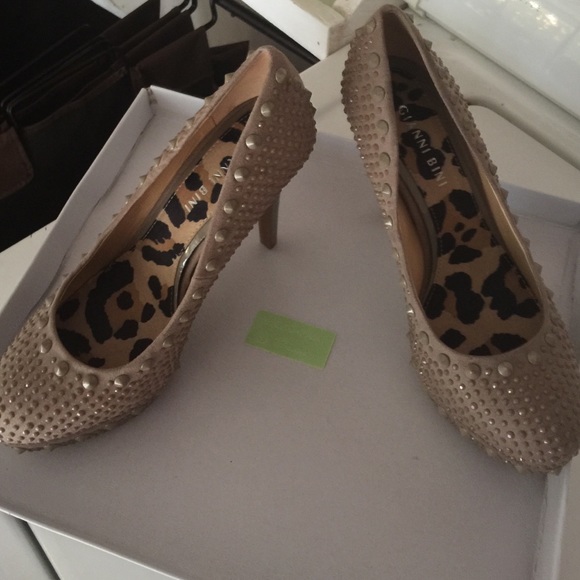 Shoes - Picture 2 of 4