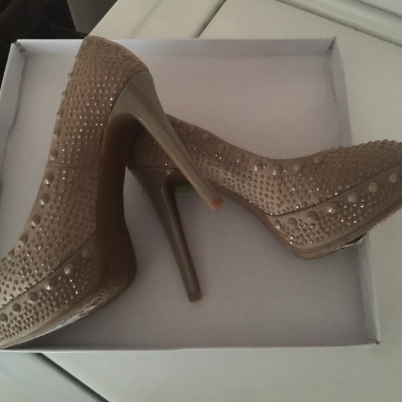 Shoes - Picture 3 of 4