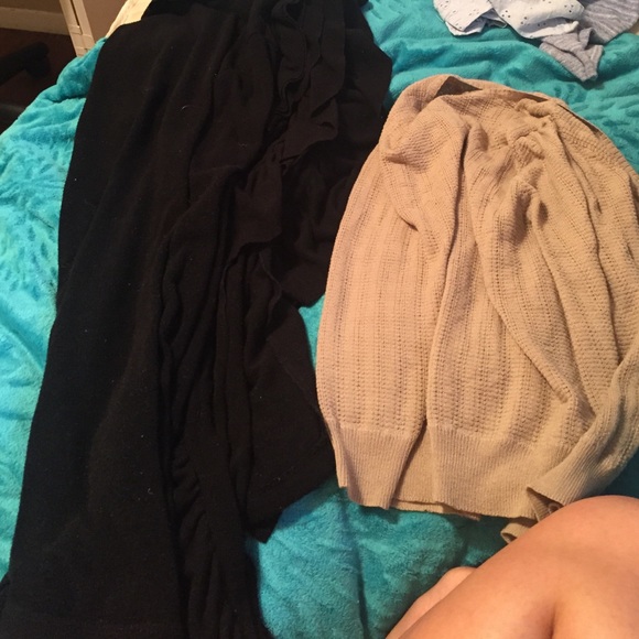 BLACK AND TAN CARDIGAN