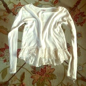 Comfy sweatshirt with lace trim