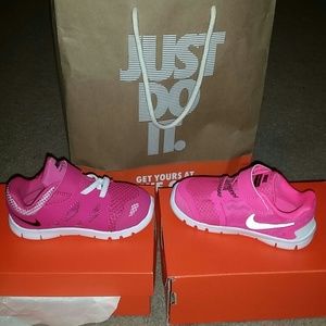 Brand new children's nike shoes..