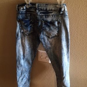 Grunge acid washed jeans