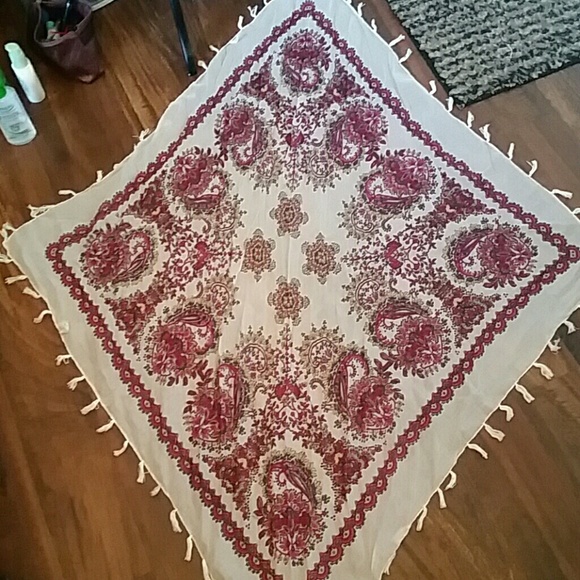 Beautifully detailed scarf