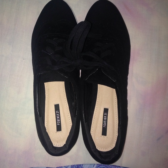 NWOT Brand new Forever 21 shoes, size 10.