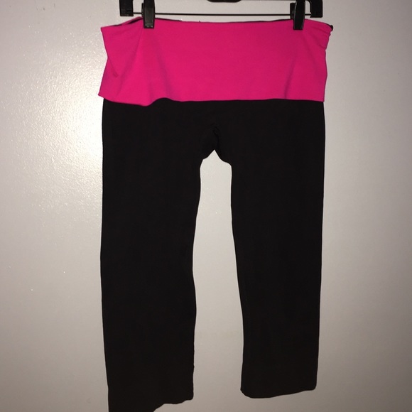 3/4 black yoga leggings