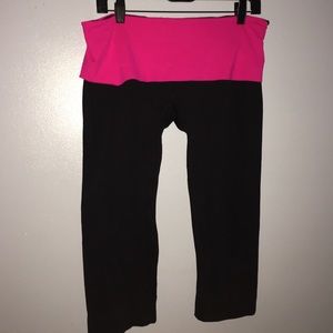 3/4 black yoga leggings