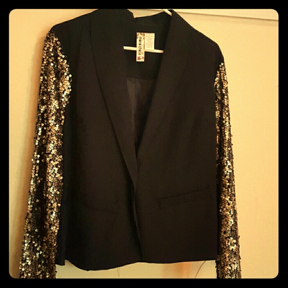 Black blazer with sequined sleeves °°PRICE DROP°°