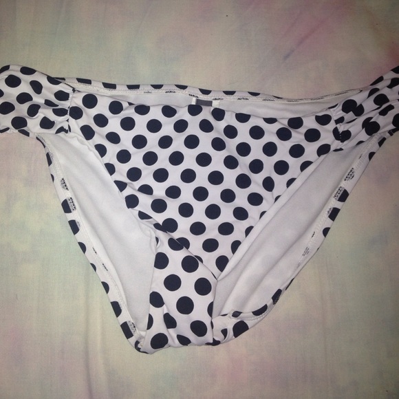 NWT Polka dotted Kenneth Cole bikini bottoms!
