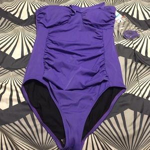 Strapless swimsuit w/ detachable straps