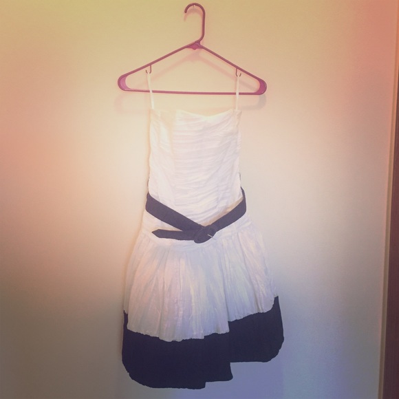 Jessica McClintock white a black belted dress
