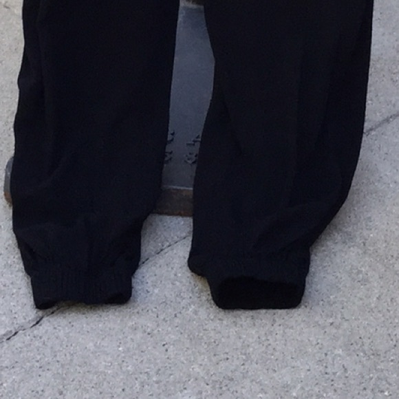 Black casual sleeveless romper - Picture 4 of 4