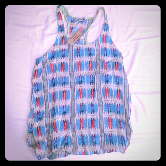 Patterned tank