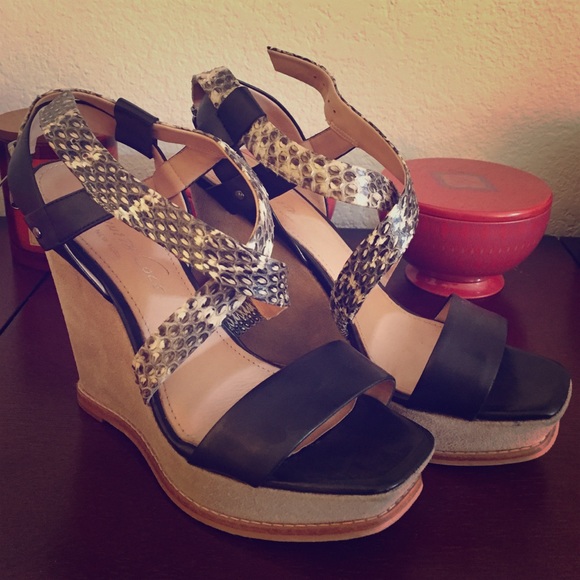 Kenneth Cole heels