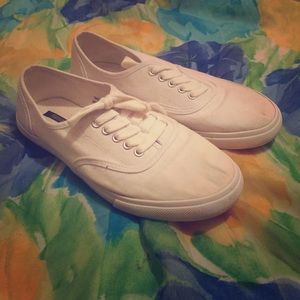 F21 White Plimsolls