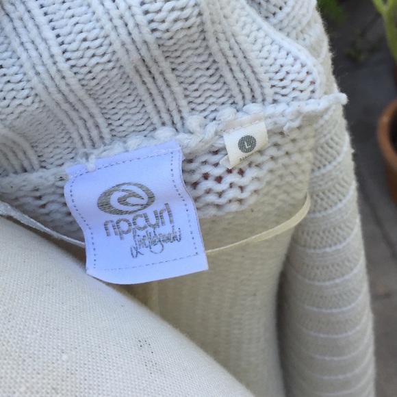 Long Sweater with Aztec print - Picture 3 of 3