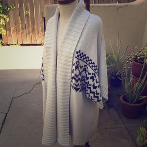 Long Sweater with Aztec print