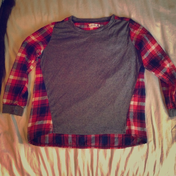 Long sleeve plaid shirt.