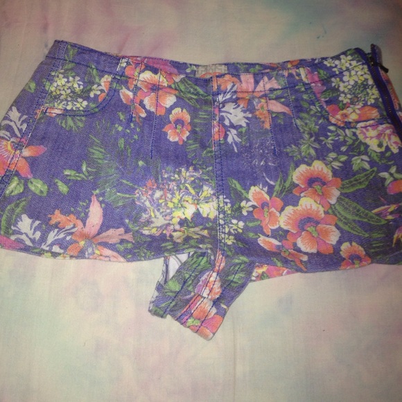 Floral high waisted shorts!