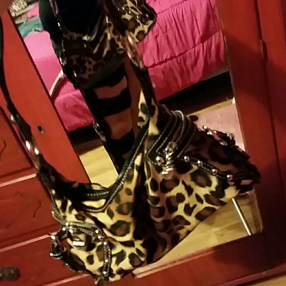 Super cute cheetah purse