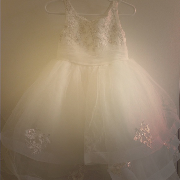 beautiful Alfred Angelo flower girl dress