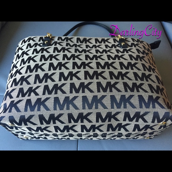 Michael Kors Chain Tote Signature Jacquard. - Picture 2 of 4