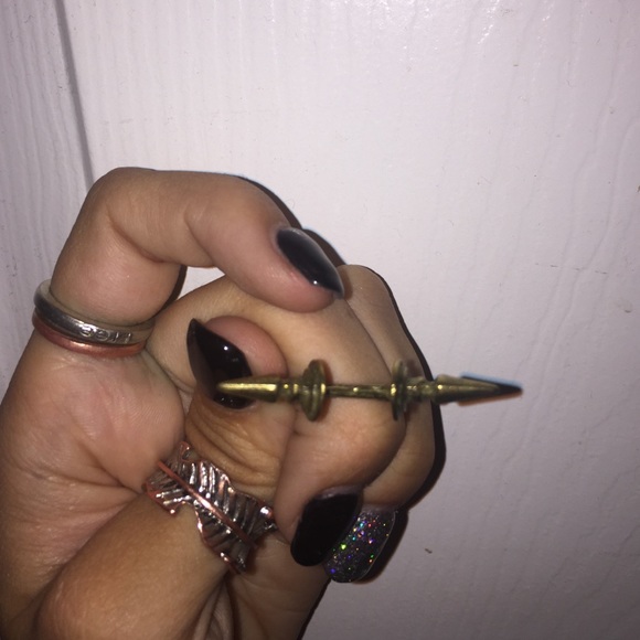 Studded ring - Picture 3 of 3