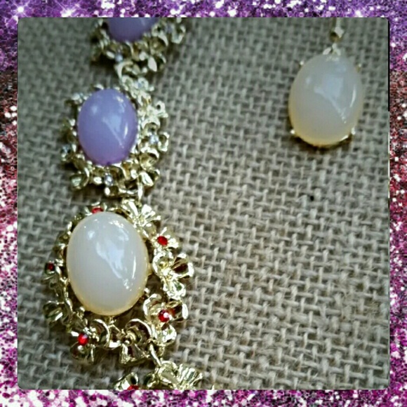 - SOLD - Vintage Oval Statement Necklace Earrings - Picture 3 of 4