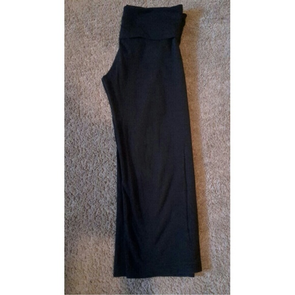 Yoga CAPRI Bottoms - Picture 1 of 2
