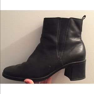 Black Clarks size 8.5 Women's bootie heels