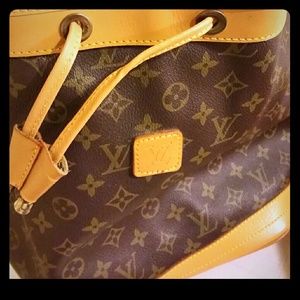 Designer deluxe bucket handbag