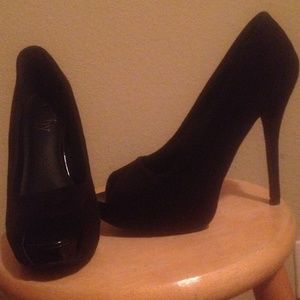 Open toes felt stilettos