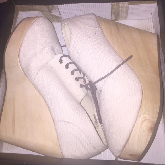 Ivory shoes with wooden heel