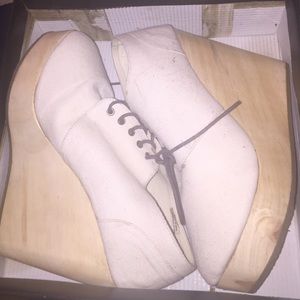 Ivory shoes with wooden heel