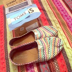 Jonathan Adler Limited Edition Toms! 😍