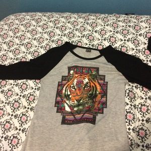 Zumiez 3/4 sleeve shirt