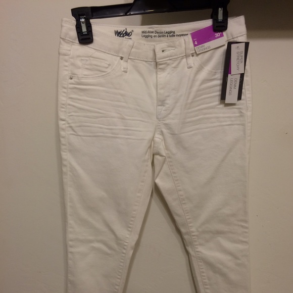 White denim leggings