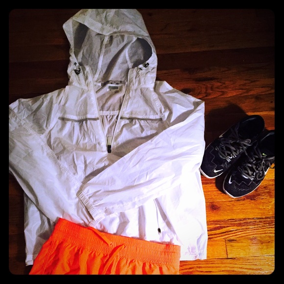 Gap athletica white running windbreaker size M