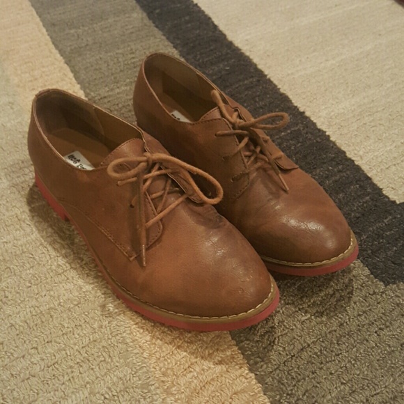 Brown Oxford shoes