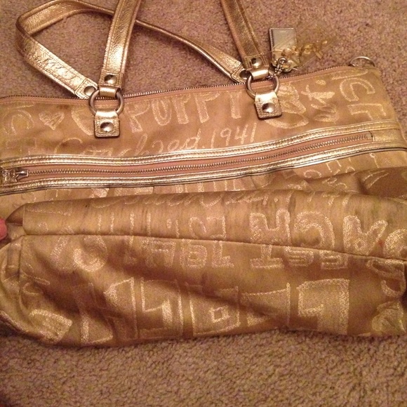 Coach purse!! - Picture 3 of 4
