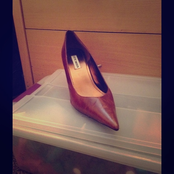 Tan Steve Madden Pumps