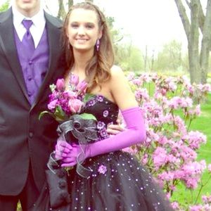 Ball gown, gloves, necklace, and earrings💜
