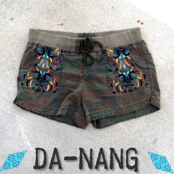 Da-Nang Pants - DA-NANG embroidered shorts