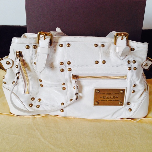 💗Authentic Louis Vuitton Riveting lamb skin 💗